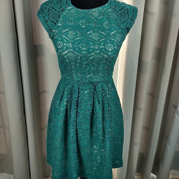 Mimi Chica Dresses & Skirts - Mimi Chica Teal Lace Overlay Nude Slip Sheath Dress Size XS